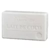 Бял сапун с релефен текст "Savon de Marseille, Lait de Coco." Този Натурален марсилски сапун Кокосово мляко е етикетиран като made in France.