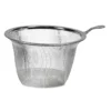 Показана е цедка за чай от неръждаема стомана with a handle. Телената мрежа е фина, а джантата е масивна метална.