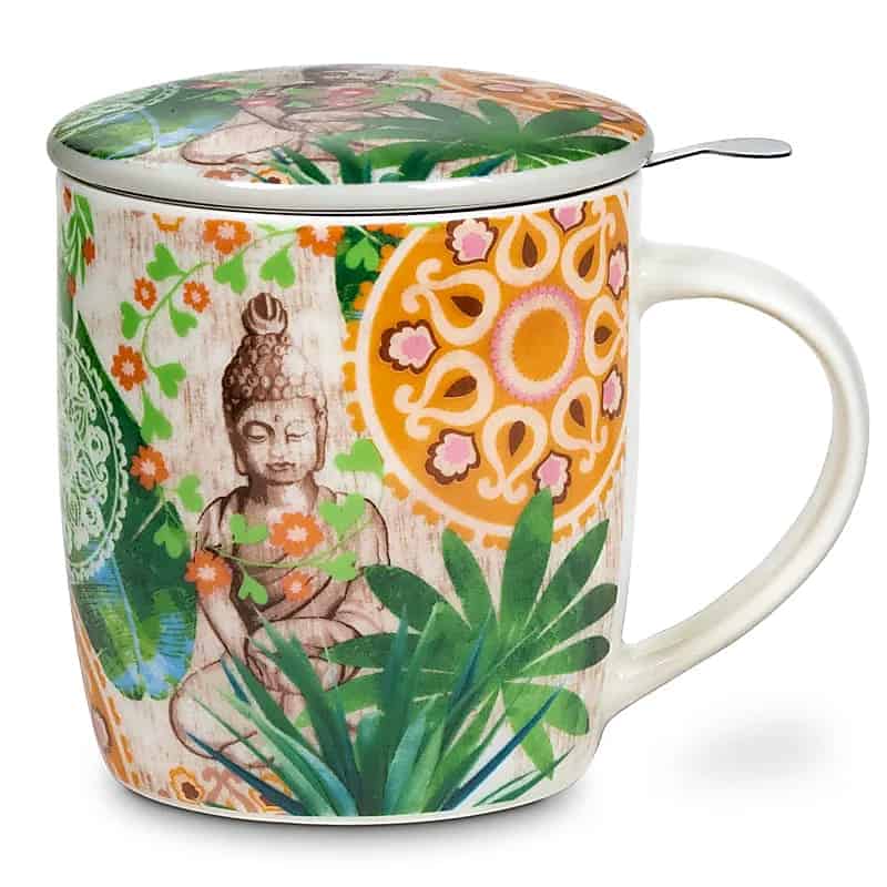 Раят на Буда с чаша за чай и цедка.