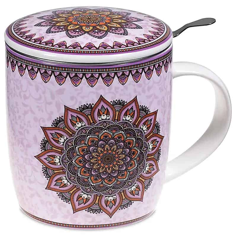 Чаша за чай лилаво с дизайн на мандала.